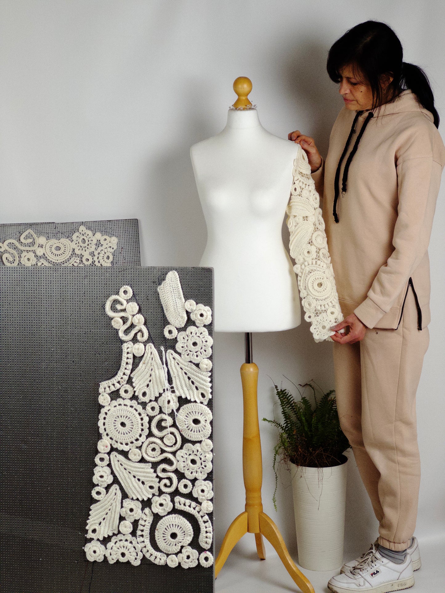 🕊️ Irish Crochet Lace Cardigan – Handmade White Boho Jacket