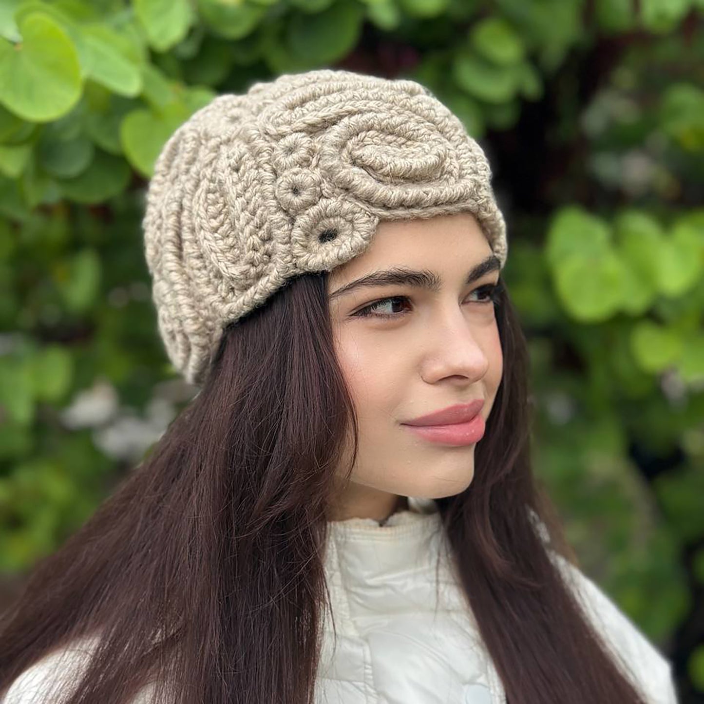 Handmade Grey Irish Crochet Hat – Timeless Warmth in Refined Detail