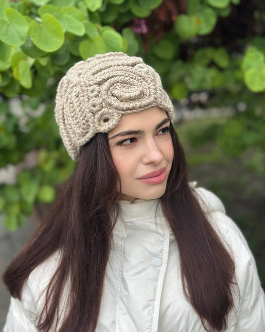 Handmade Grey Irish Crochet Hat – Timeless Warmth in Refined Detail