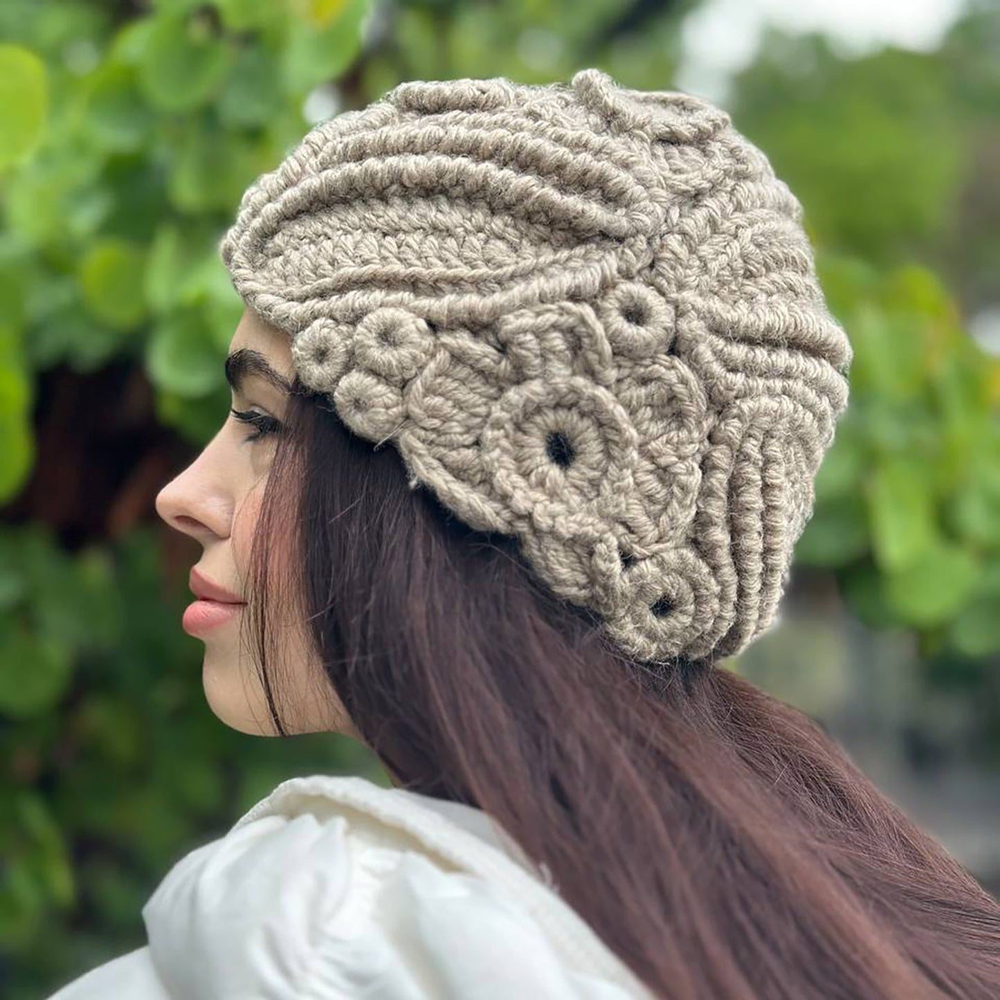 Handmade Grey Irish Crochet Hat – Timeless Warmth in Refined Detail