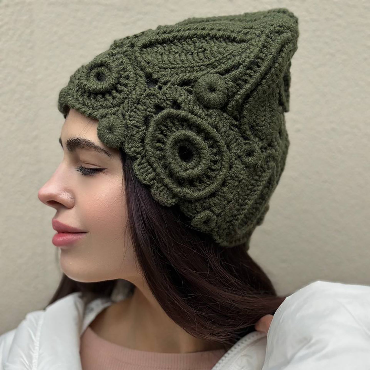 Bell-Shaped Green Irish Lace Hat – Handmade Sculptural Elegance